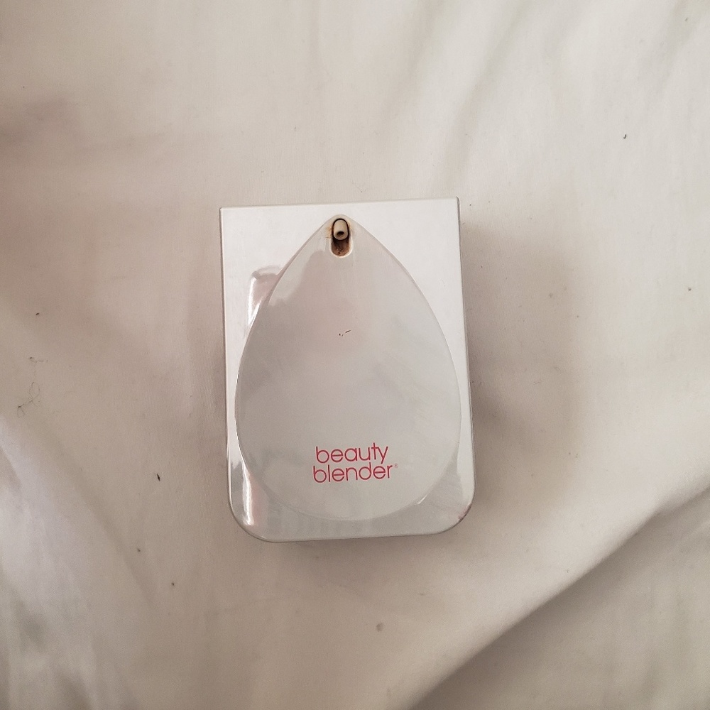 Beauty blender foundation